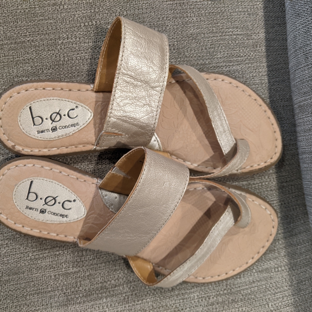 Women's Born Slip On Leather Champagne Sandals with Toe Strap Size 8/39